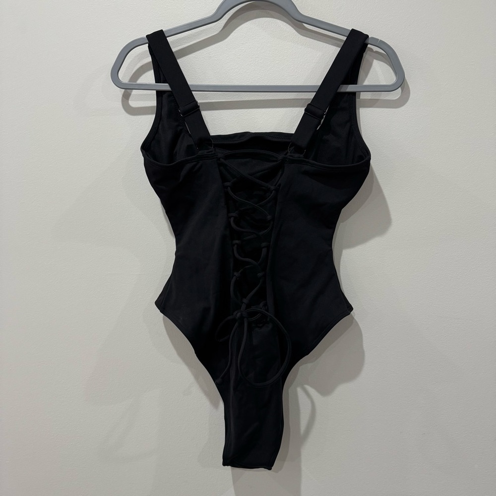 TA3 Size Medium Squarey High Cut Once Piece in Black - Picture 3 of 6